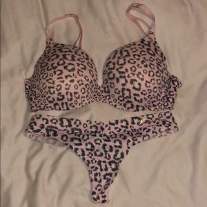 Victoria’s Secret Incredible bra & thong set